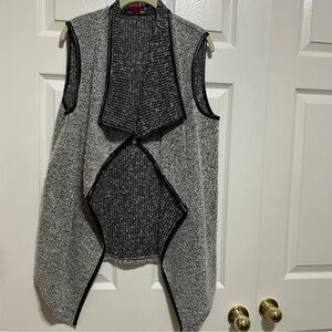 Sunny Leigh Black/Gray Sleeveless Cardigan